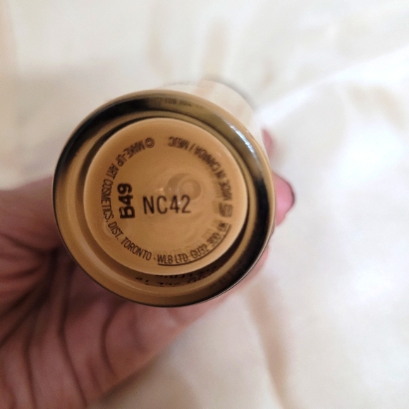 Mac Studio Fix Fluid Foundation - Picture 4 of 5